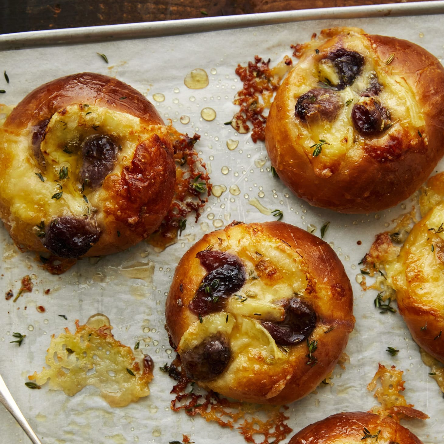 Olive Oil Brie-Oche With Roasted Grapes, Honey And Thyme